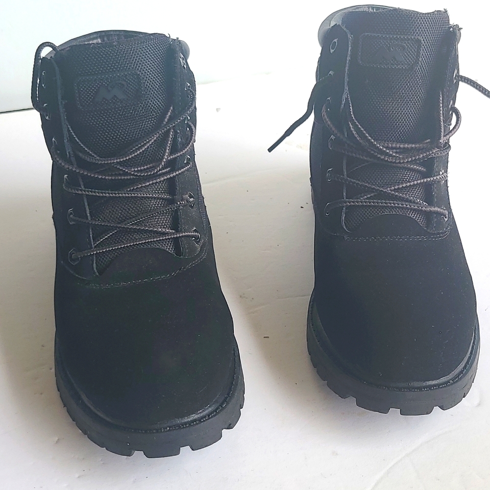 Mountain Gear Shoes/ Size 6